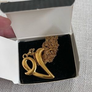 Vintage 1992s Avon initial Pendant V necklace NWT